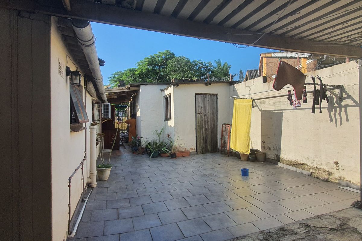 Four bedroom semi-detached simple in Stonebridge for sale - Photo 5