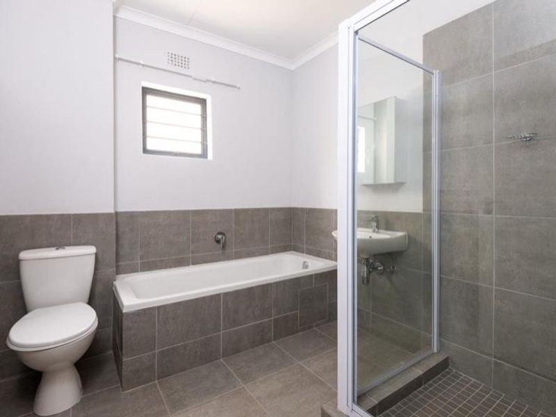 Apartment Rental Monthly In Amanzimtoti - Photo 9