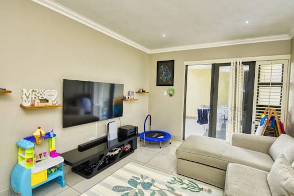 Prime Property Presents One on Herrwood apartment for rent - Photo 5