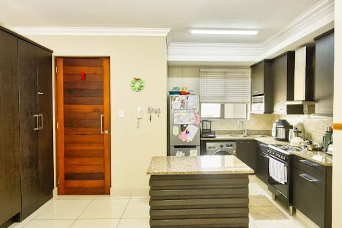 Prime Property Presents One on Herrwood apartment for rent - Photo 2