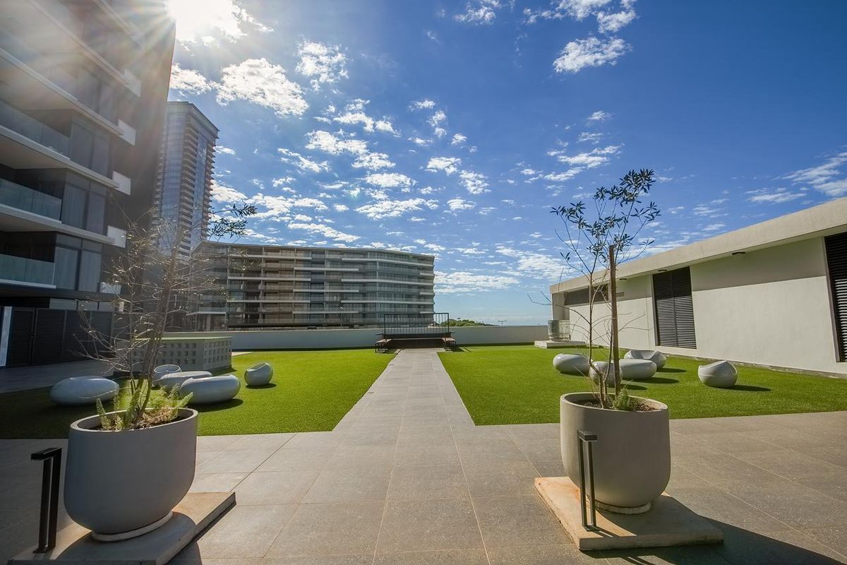 Stunning Sea Views  three  Bedroom Apartment for rent with two parking in Umhlanga - Photo 2