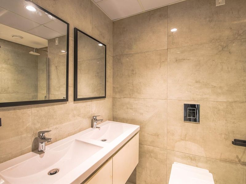 Stunning Sea Views  three  Bedroom Apartment for rent with two parking in Umhlanga - Photo 8