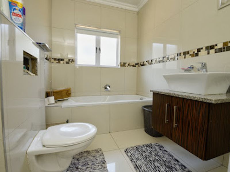 3-Bedroom House For Sale In Mount Edgecombe. - Photo 8
