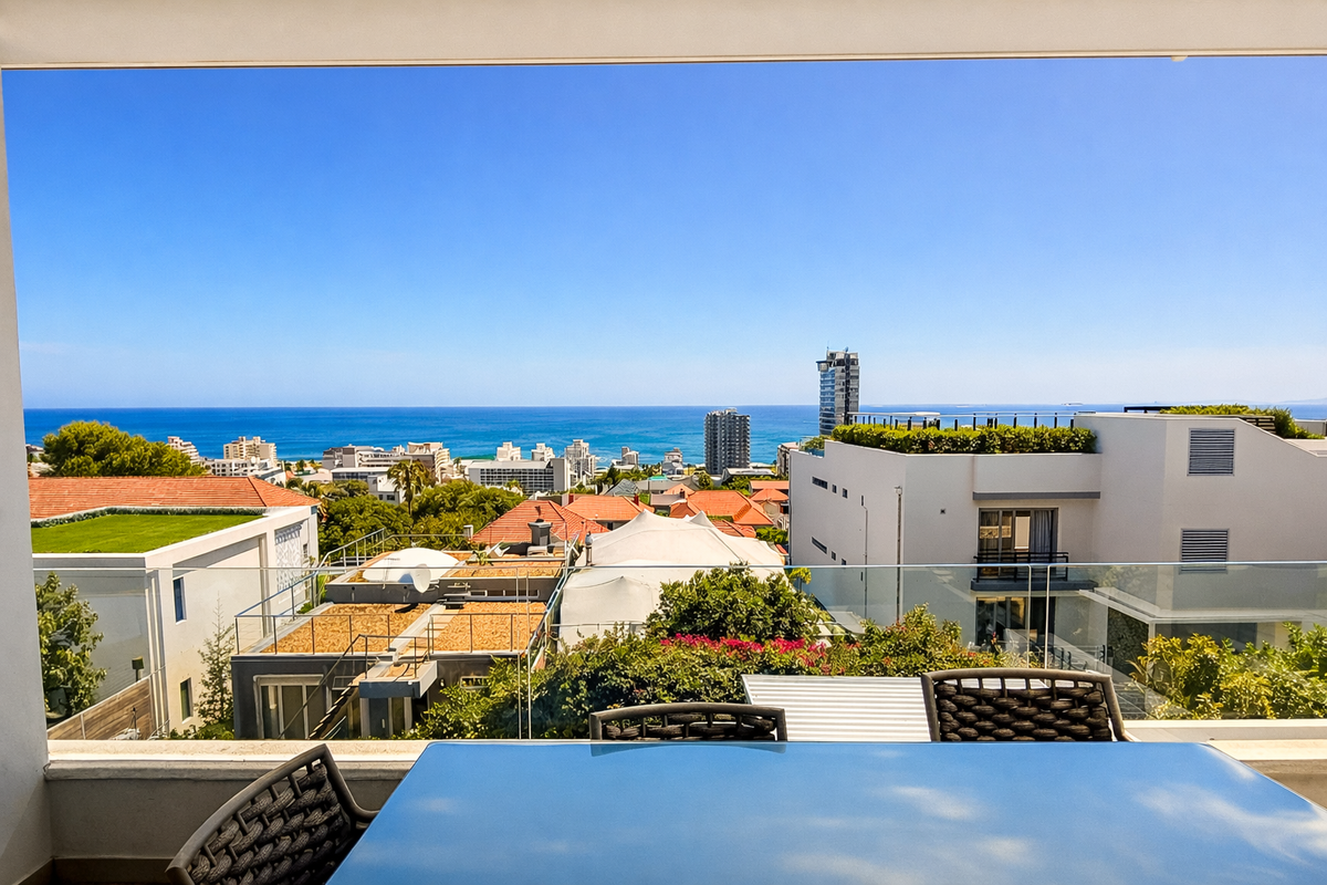 Sweeping Ocean Views. Exclusive 3-Bedroom Residence Above High Level Road, Sea Point. - Photo 2