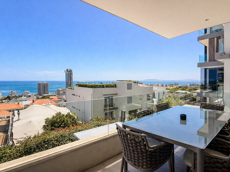 Sweeping Ocean Views. Exclusive 3-Bedroom Residence Above High Level Road, Sea Point. - Photo 3