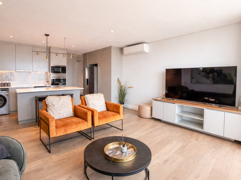 Sweeping Ocean Views. Exclusive 3-Bedroom Residence Above High Level Road, Sea Point. - Photo 6