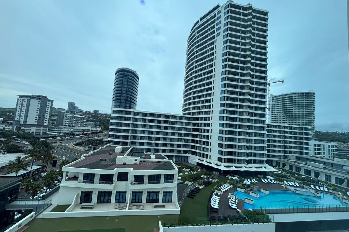 Spacious 1 Bed 1.5 Bath at The Pearls - Photo 3