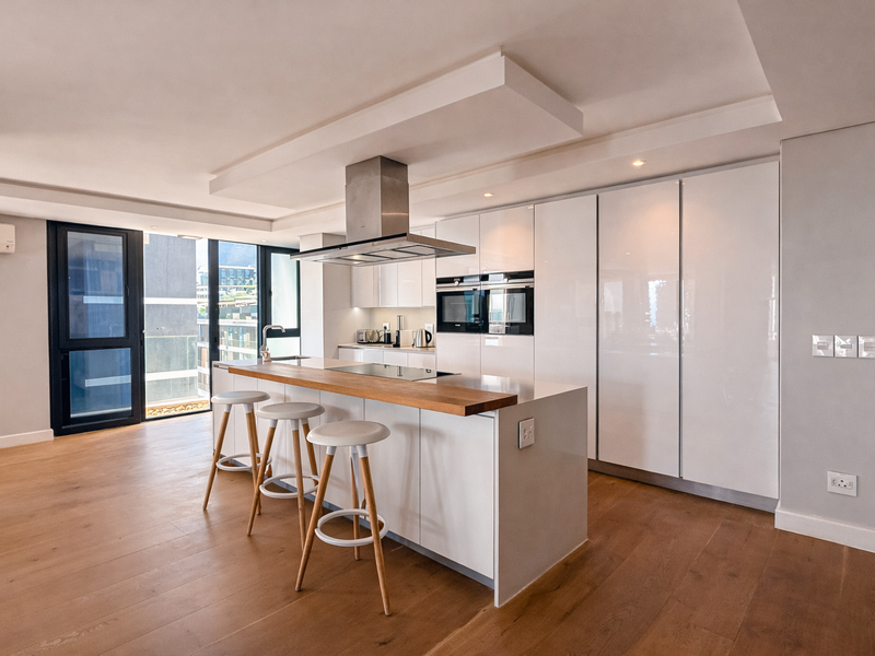 Flexible Luxury Living in Green Point. Penthouse plus Separate Apartment with amazing views! - Photo 10