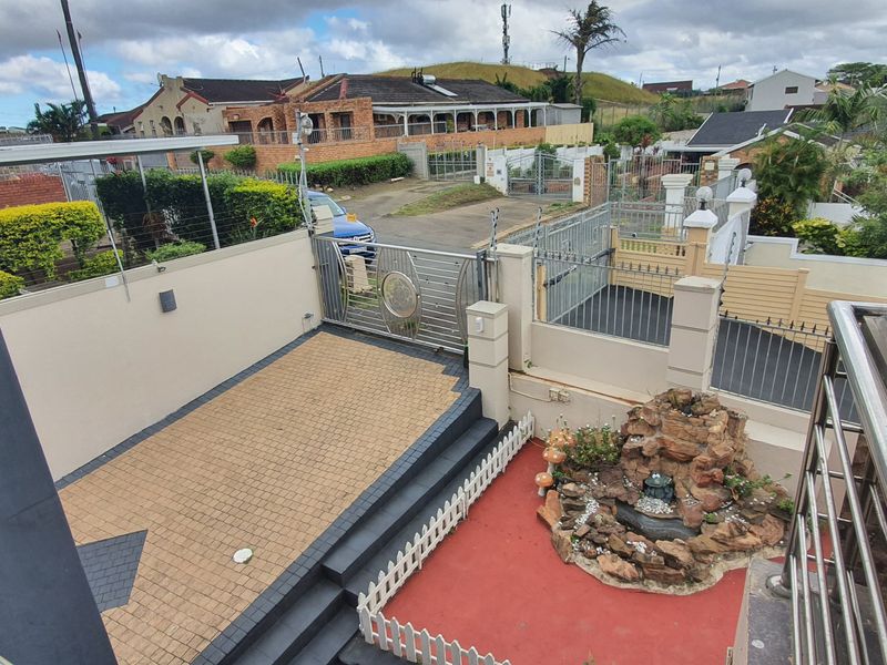 Live the Elegant Lifestyle – 6-Bedroom Freestanding Gem in Woodview, Phoenix - Photo 4