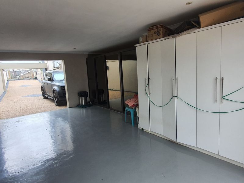 Live the Elegant Lifestyle – 6-Bedroom Freestanding Gem in Woodview, Phoenix - Photo 8