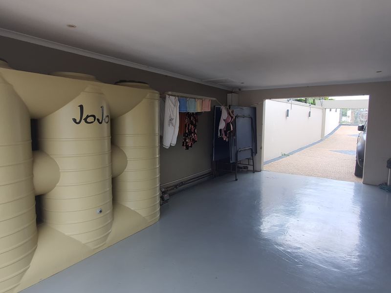 Live the Elegant Lifestyle – 6-Bedroom Freestanding Gem in Woodview, Phoenix - Photo 7