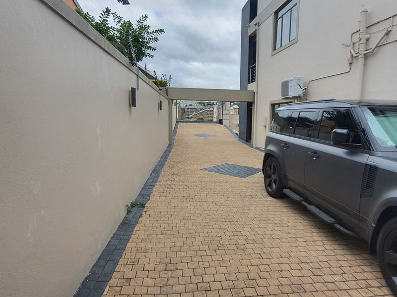 Live the Elegant Lifestyle – 6-Bedroom Freestanding Gem in Woodview, Phoenix - Photo 5