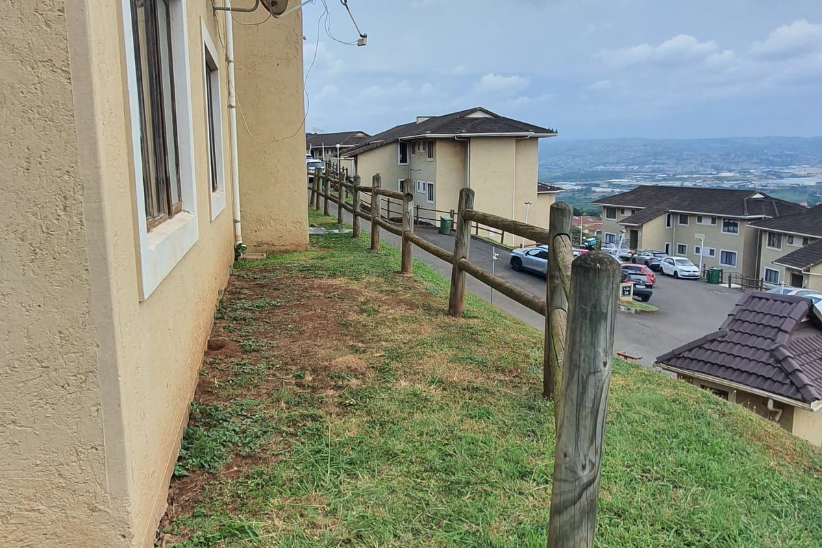 Bright and Spacious Ground Floor 3‐Bed in Bishopsgate Complex — Move‐In Ready Gem - Photo 2