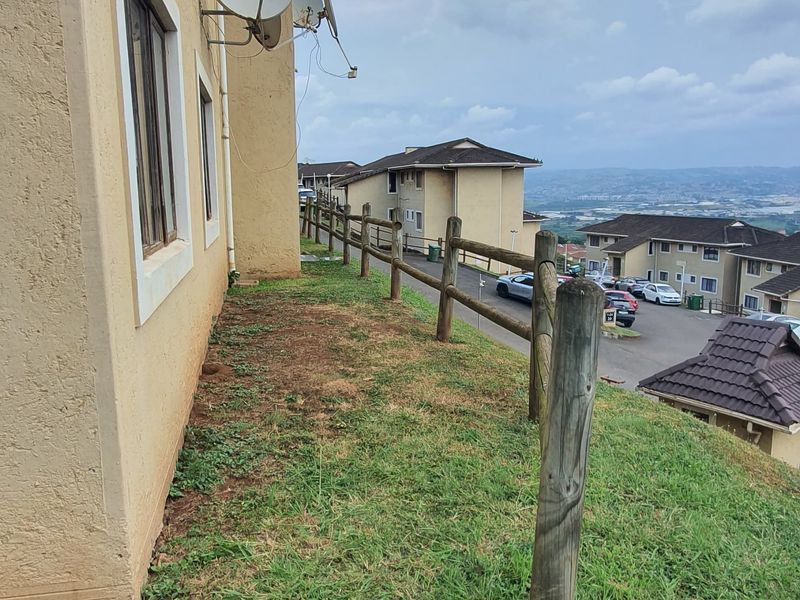 Bright and Spacious Ground Floor 3‐Bed in Bishopsgate Complex — Move‐In Ready Gem - Photo 2