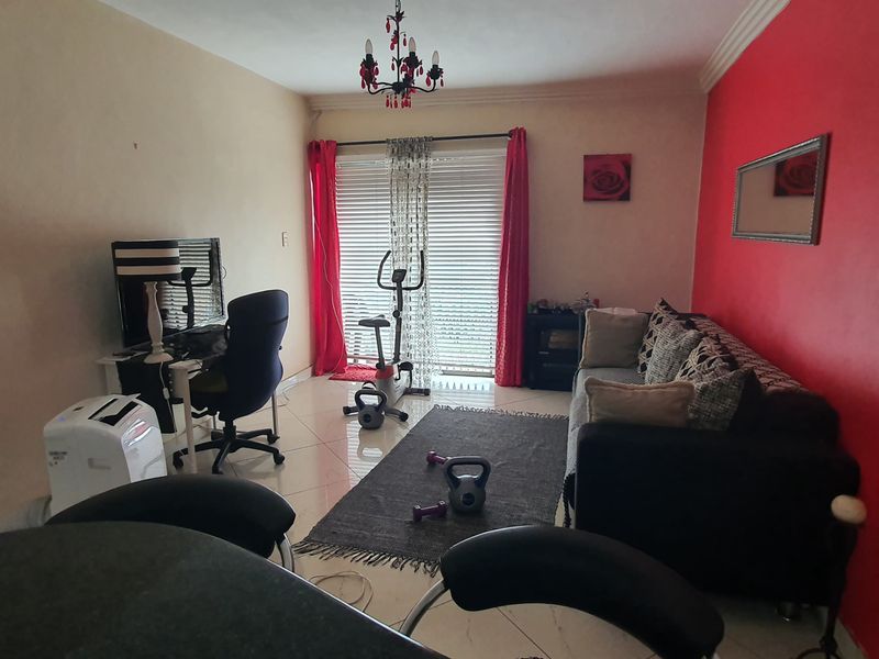 Bright and Spacious Ground Floor 3‐Bed in Bishopsgate Complex — Move‐In Ready Gem - Photo 7