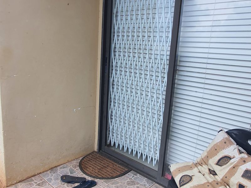 Bright and Spacious Ground Floor 3‐Bed in Bishopsgate Complex — Move‐In Ready Gem - Photo 4