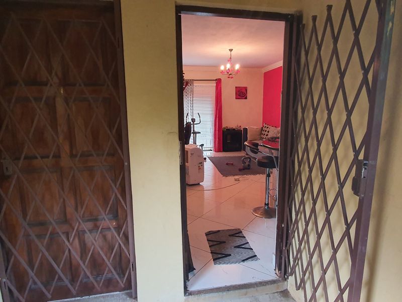 Bright and Spacious Ground Floor 3‐Bed in Bishopsgate Complex — Move‐In Ready Gem - Photo 6