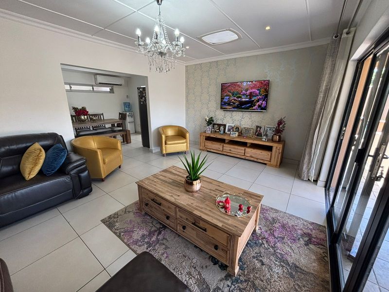 4 Bedroom Freestanding Home For Sale in La Lucia - Photo 1
