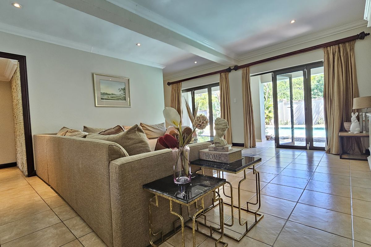 Stylish 4-Bed, 4-Bath Family Home — Homeford Drive, La Lucia - Photo 5