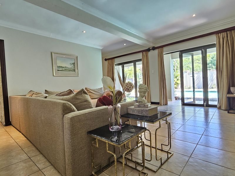 Stylish 4-Bed, 4-Bath Family Home — Homeford Drive, La Lucia - Photo 5