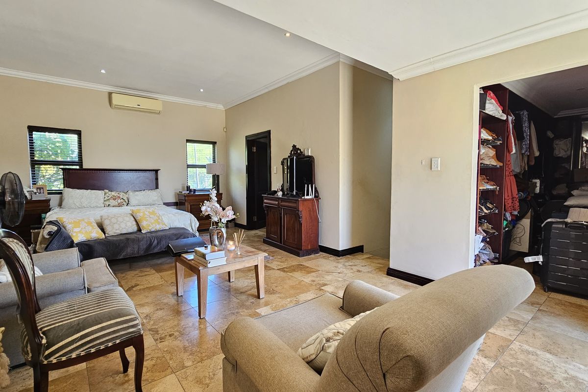 Stylish 4-Bed, 4-Bath Family Home — Homeford Drive, La Lucia - Photo 4