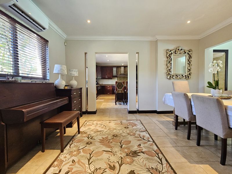 Stylish 4-Bed, 4-Bath Family Home — Homeford Drive, La Lucia - Photo 10