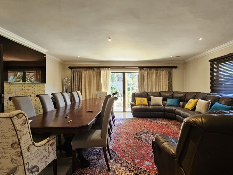 Stylish 4-Bed, 4-Bath Family Home — Homeford Drive, La Lucia - Photo 6