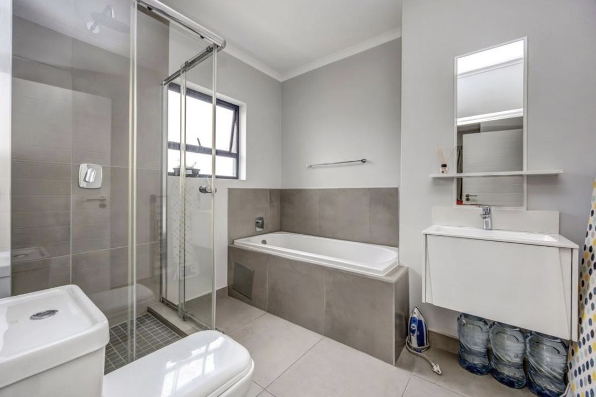 2 bed 2 bath. In the heart of Sandton. - Photo 5