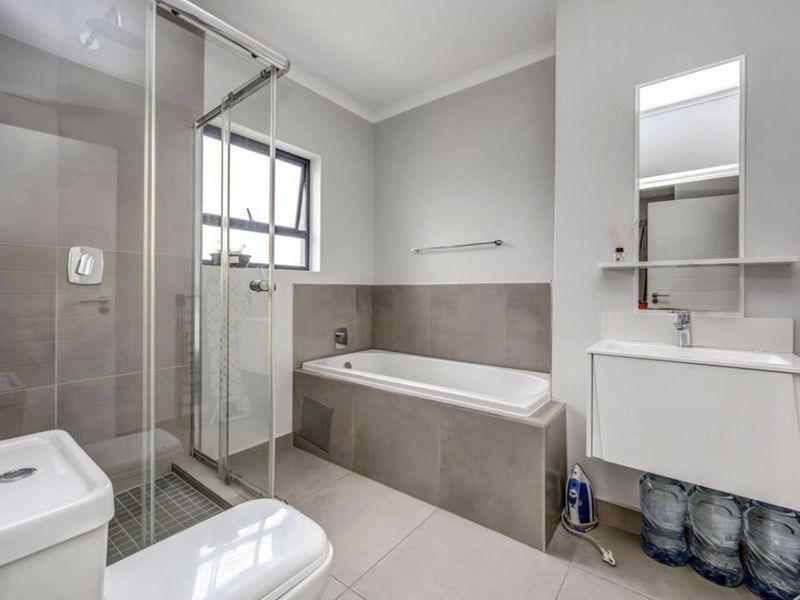 2 bed 2 bath. In the heart of Sandton. - Photo 5