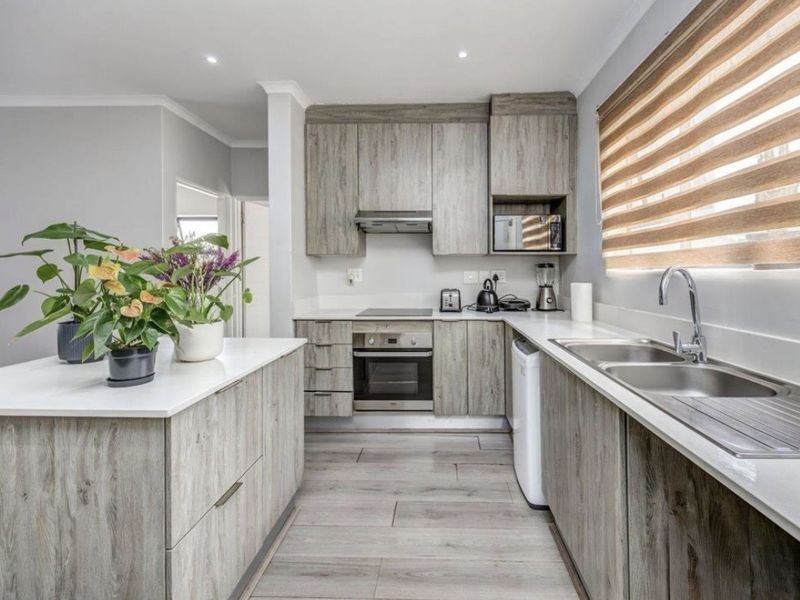 2 bed 2 bath. In the heart of Sandton. - Photo 3