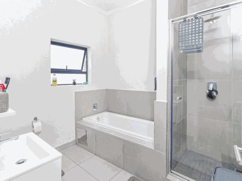 2 bed 2 bath. In the heart of Sandton. - Photo 7