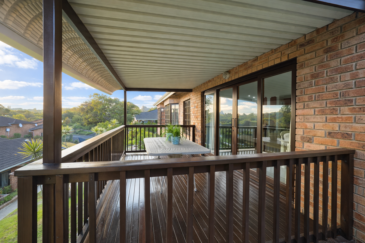 Townhouse For Sale In Margate - Photo 3