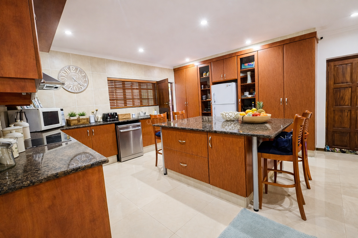 Townhouse For Sale In Margate - Photo 5