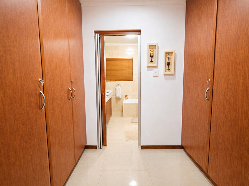 Townhouse For Sale In Margate - Photo 9