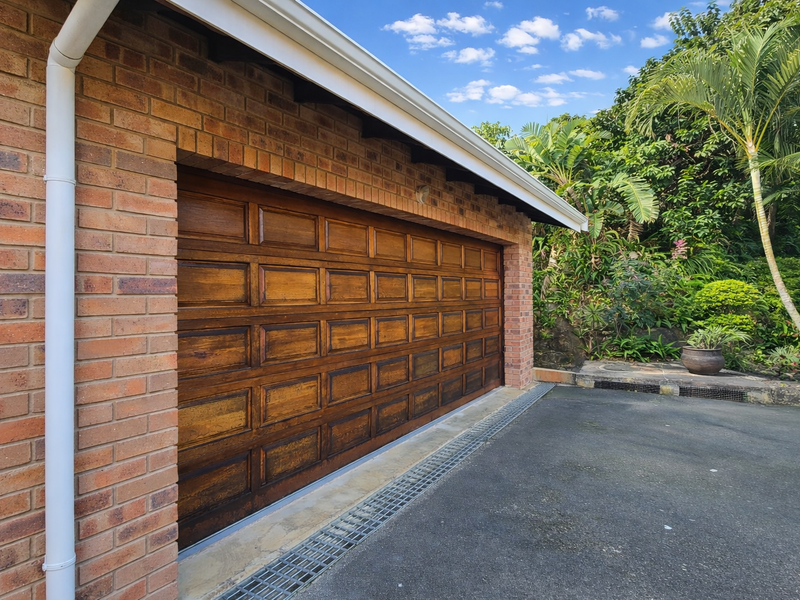 Townhouse For Sale In Margate - Photo 2