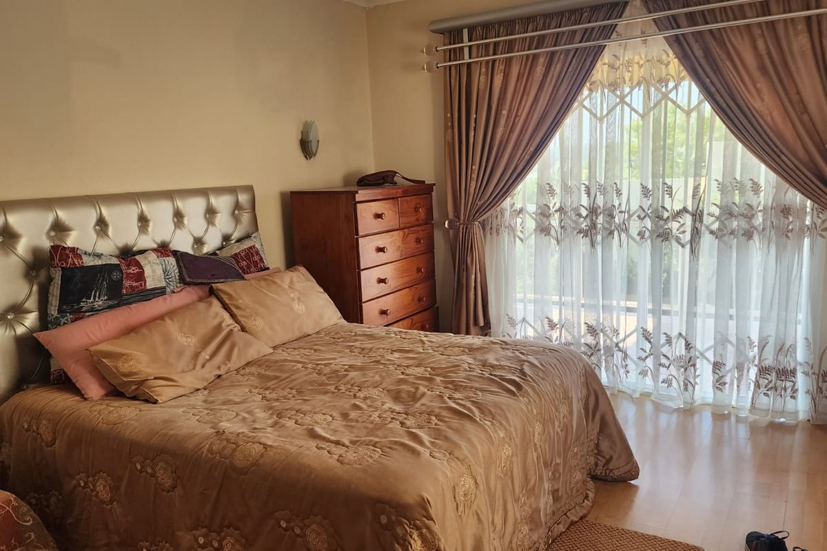 3-Bedroom Townhouse for Sale In Mount Edgecombe. - Photo 4