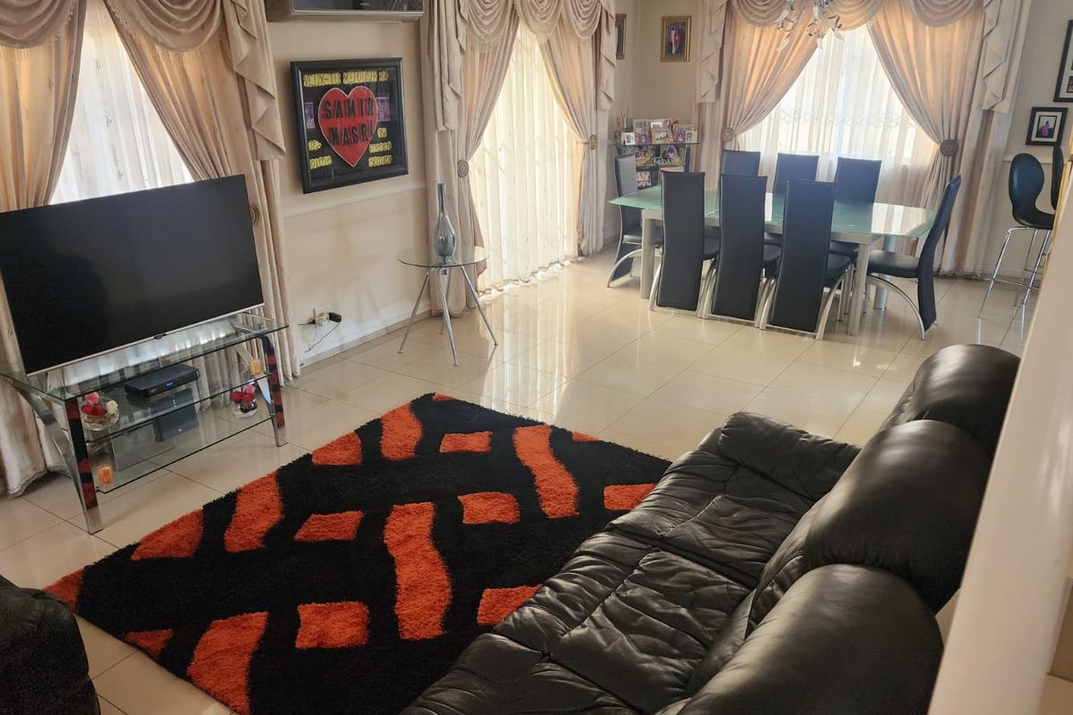 3-Bedroom Townhouse for Sale In Mount Edgecombe. - Photo 3