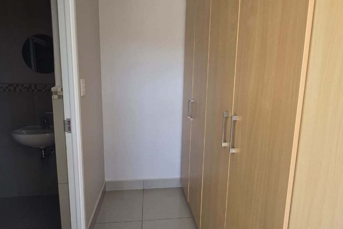 2 Bedroom 2 Bathroom Apartment For Sale - Photo 5