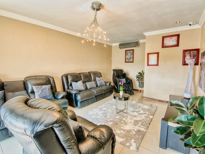 Live The Luxury Lifestyle in This 4 Bedroom Home including a Pool and Entertainment Section - Photo 6