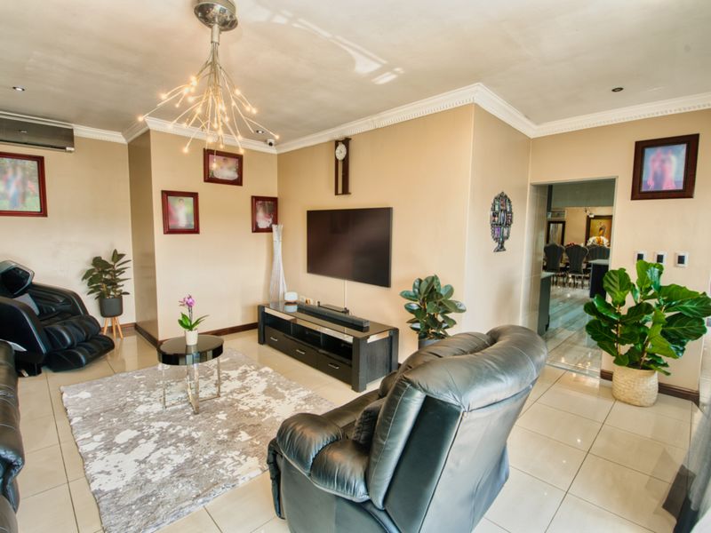 Live The Luxury Lifestyle in This 4 Bedroom Home including a Pool and Entertainment Section - Photo 7