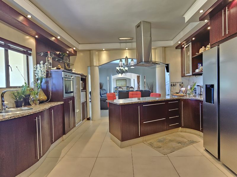 Spectacular 5-Bed, 5-Bath Residence in Izinga, Umhlanga - Photo 9