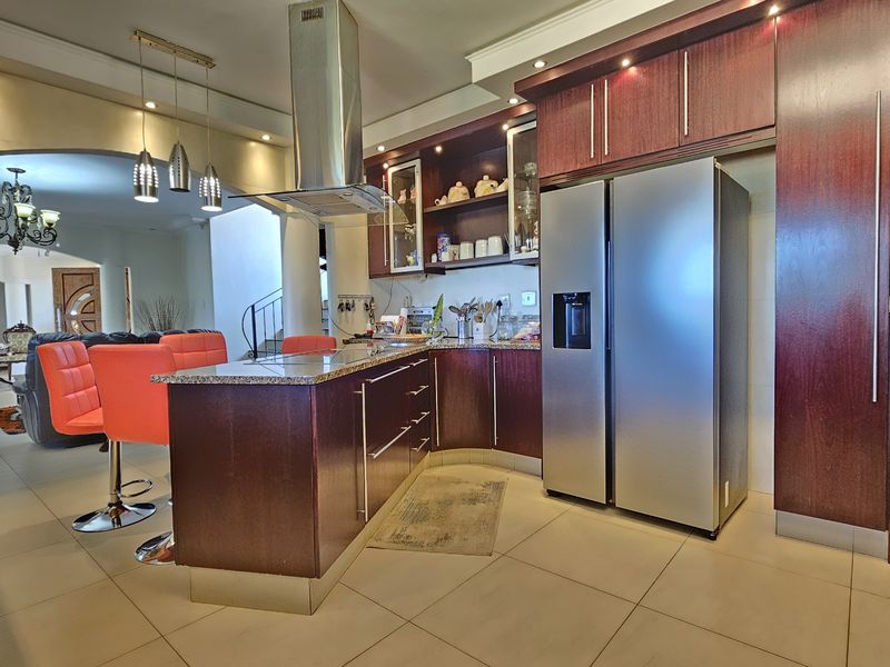 Spectacular 5-Bed, 5-Bath Residence in Izinga, Umhlanga - Photo 8