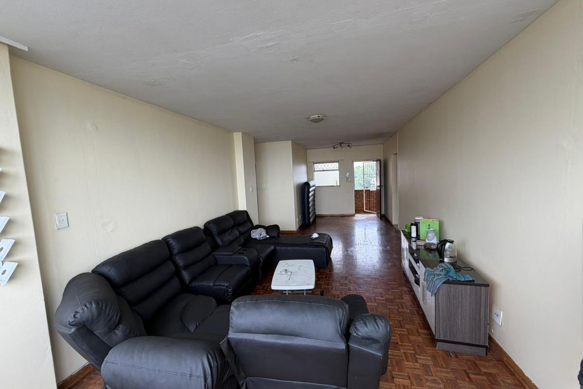 Spacious 1-Bedroom Apartment For Sale In Morningside. - Photo 3