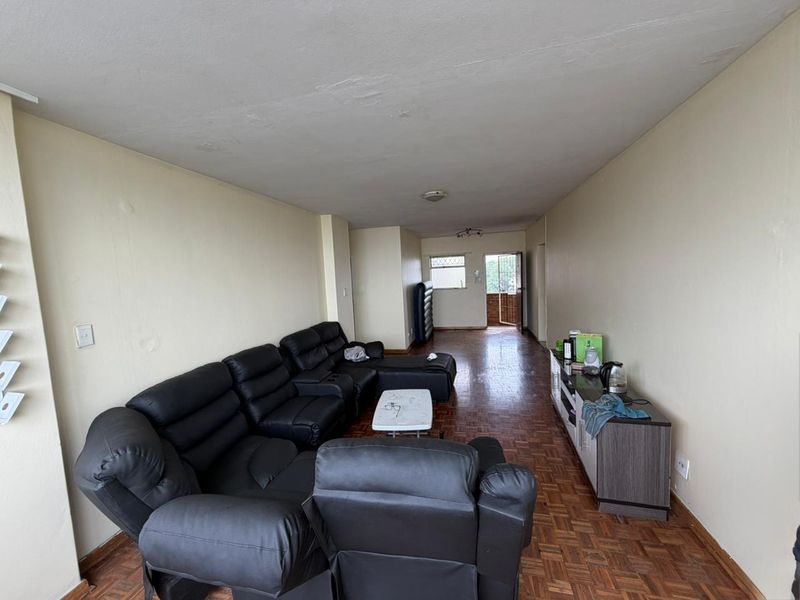 Spacious 1-Bedroom Apartment For Sale In Morningside. - Photo 3