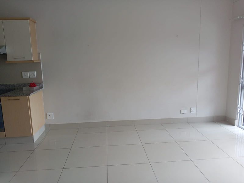 Prime  Property Presents A Stunning Two Bedroom Apartment For Sale Zero Transfer Duty - Photo 6