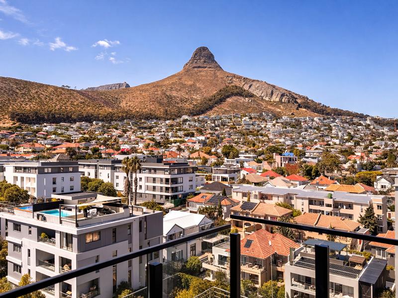 Executive Coastal Living at Station House. 2 Bed, 2 Bath with Premium Amenities in Sea Point. - Photo 2