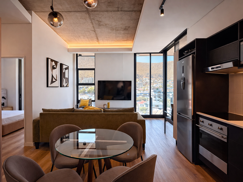 Executive Coastal Living at Station House. 2 Bed, 2 Bath with Premium Amenities in Sea Point. - Photo 10