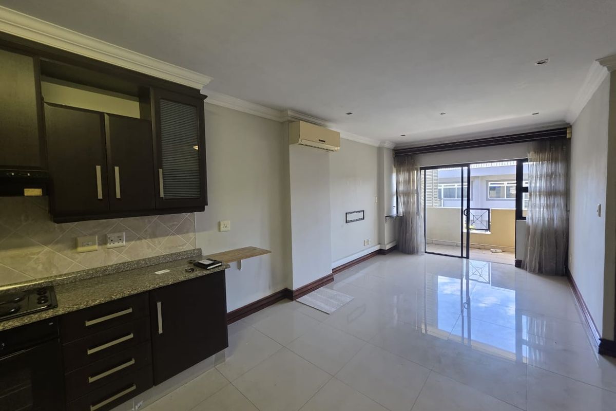 Spacious 2-Bed Apartment for rent - Photo 2
