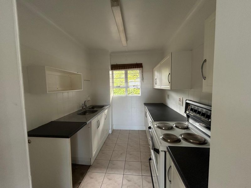 3 Bedroom Apartment - Photo 4