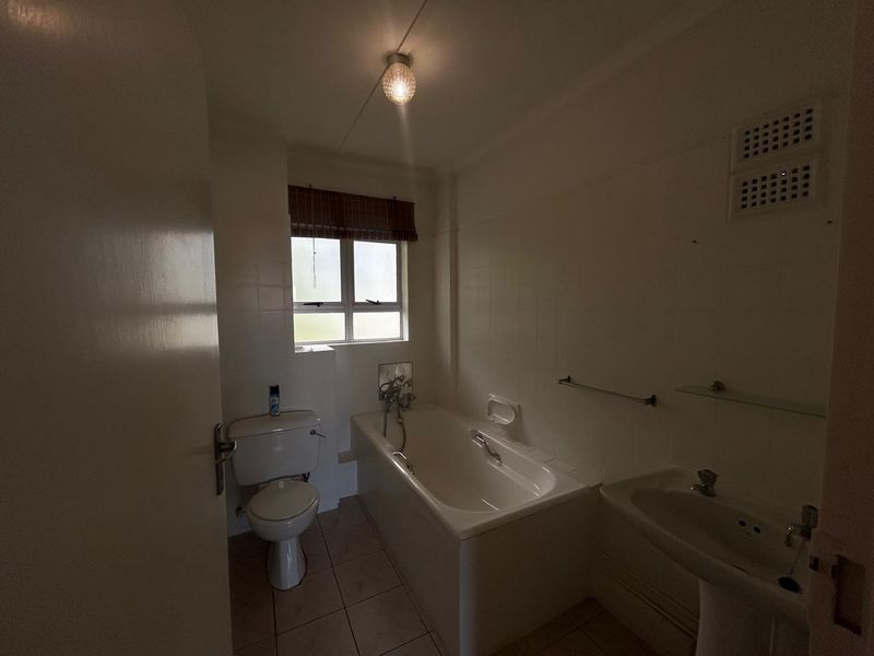 3 Bedroom Apartment - Photo 10